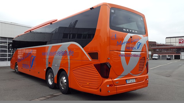 oranžový autobus